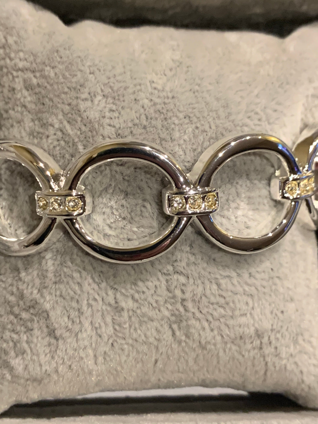 Sliver bracelet with circle links